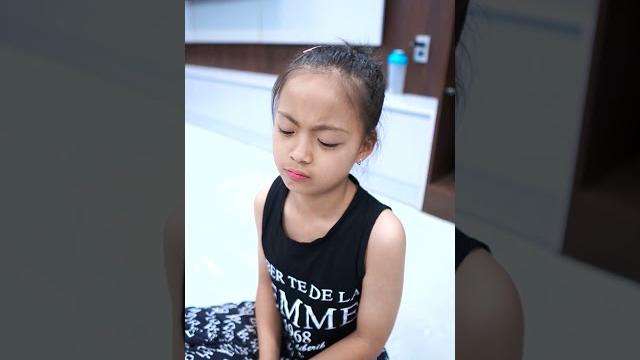 Shk - mọi người chê bai cô bé ấy vô dụng - clumsy girls #shorts Shk - mọi người chê bai cô bé ấy vô dụng - clumsy girls #shorts