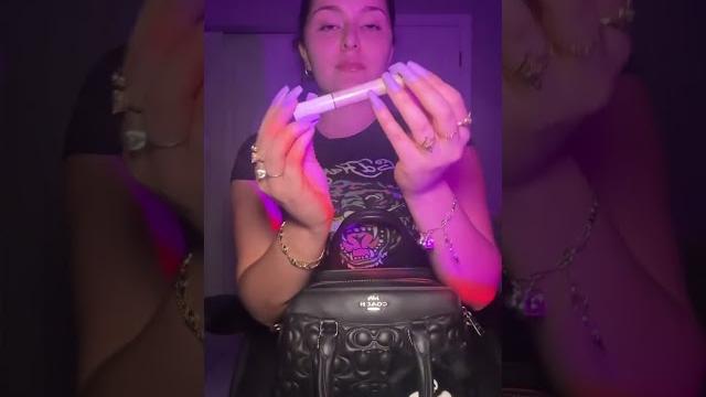 What’s in my purse asmr What’s in my purse asmr