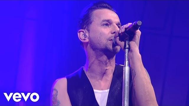 Depeche mode - walking in my shoes (live on letterman) Depeche mode - walking in my shoes (live on letterman)