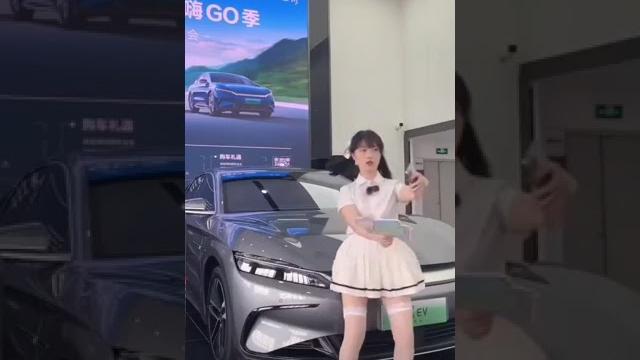 中國賣車主播是表演專家! 中國賣車主播是表演專家!