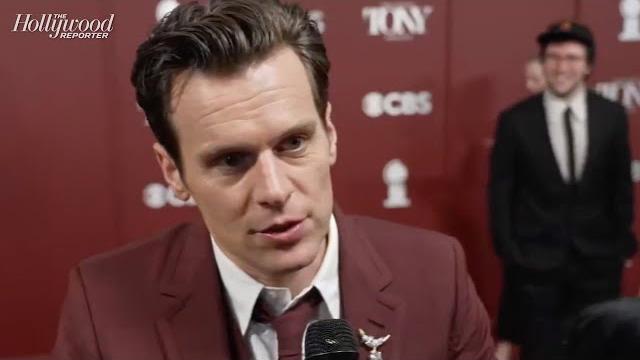 Jonathan groff thanks his parents for his love of theater and broadway | tony awards 2025 Jonathan groff thanks his parents for his love of theater and broadway | tony awards 2025