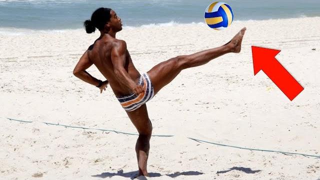 Ronaldinho play volleyball !? footvolley (hd) Ronaldinho play volleyball !? footvolley (hd)