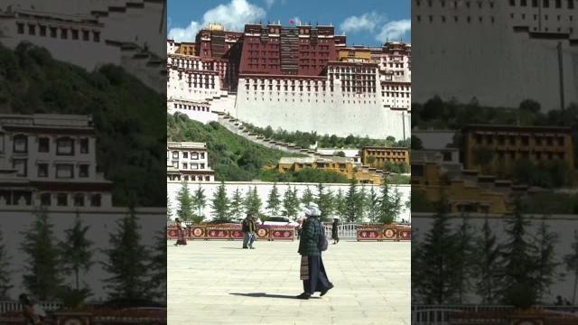The potala palace 西藏拉萨 · 布达拉宫 The potala palace 西藏拉萨 · 布达拉宫
