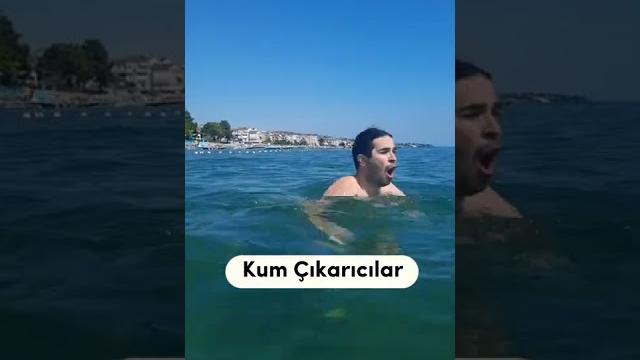 Yazlık tiplemeleri - denizde kum çıkaranlar Yazlık tiplemeleri - denizde kum çıkaranlar