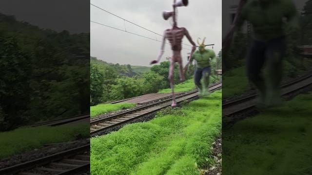 Siren head vs hulk chase caught on camera Siren head vs hulk chase caught on camera