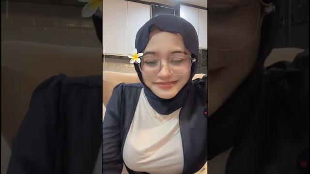 Awek kerja farmasi Awek kerja farmasi