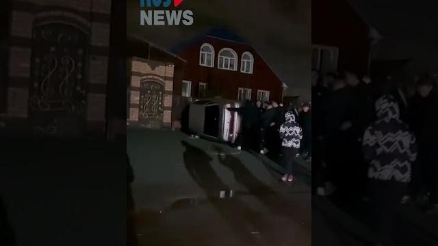 ⭕️ в коркино начались погромы из-за убийства таксистки, жители опрокинули машину подозреваемых ⭕️ в коркино начались погромы из-за убийства таксистки, жители опрокинули машину подозреваемых