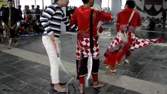 Siji loro indah sari & frends (c) Siji loro indah sari & frends (c)