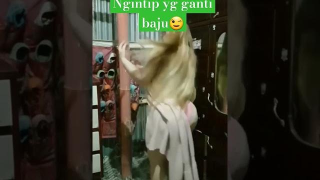 Ngintip yg ganti baju Ngintip yg ganti baju