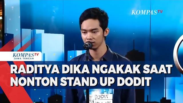 Raditya dika ngakak saat nonton stand up dodit Raditya dika ngakak saat nonton stand up dodit