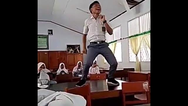 Anak sma joget (ada yg juga judul lagunya?) Anak sma joget (ada yg juga judul lagunya?)