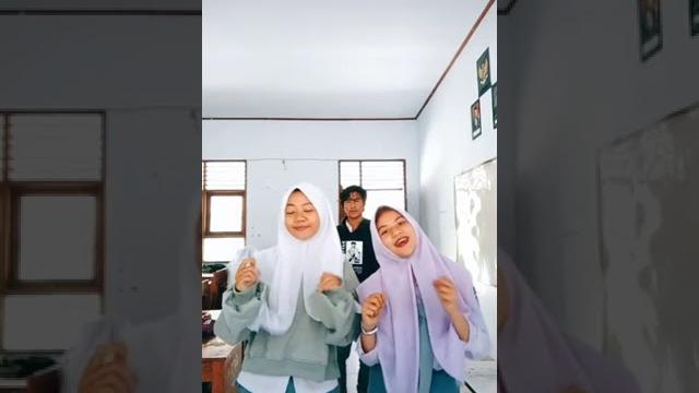 Cewek sma rok ketat Cewek sma rok ketat