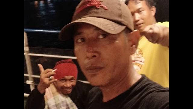 Biduan minta disawer 100ribu Biduan minta disawer 100ribu