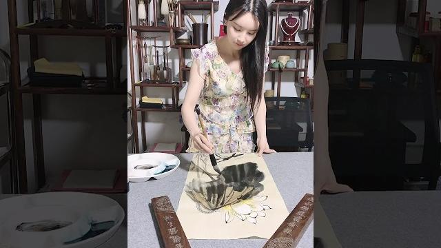 調皮的小師妹畫畫。#畫畫 調皮的小師妹畫畫。#畫畫