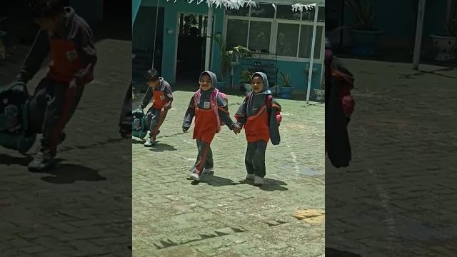 Kakak zakiyah pulang sekolah #pulangsekolah #anaktk Kakak zakiyah pulang sekolah #pulangsekolah #anaktk