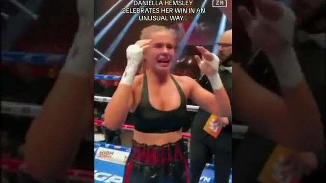 Böyle şampiyonluk kutlaması görülmedi! bitiş düdüğüyle birlikte göğüslerini açtı #shorts Böyle şampiyonluk kutlaması görülmedi! bitiş düdüğüyle birlikte göğüslerini açtı #shorts