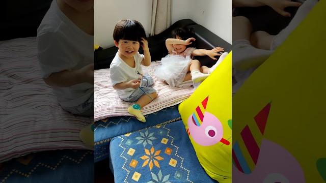 親親姐姐就代表道歉了嗎?調皮的弟弟 親親姐姐就代表道歉了嗎?調皮的弟弟