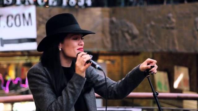 Jessie j - price tag (acoustic in camden) for transmitter live Jessie j - price tag (acoustic in camden) for transmitter live