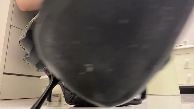 #璐璐哄睡屋 踩死你 asmr足部护理助眠视频#更多福利看评论区 #璐璐哄睡屋 踩死你 asmr足部护理助眠视频#更多福利看评论区