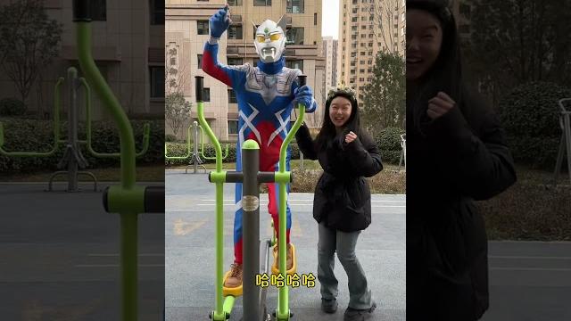赛罗奥特曼被挠痒痒看一遍笑一遍 笑到肚子疼 看完不笑算我输 赛罗奥特曼被挠痒痒看一遍笑一遍 笑到肚子疼 看完不笑算我输