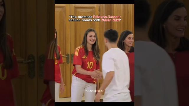 Princess leonor shakes hands with gavi & spanish football players #princessleonor #pablogavi #shorts Princess leonor shakes hands with gavi & spanish football players #princessleonor #pablogavi #shorts