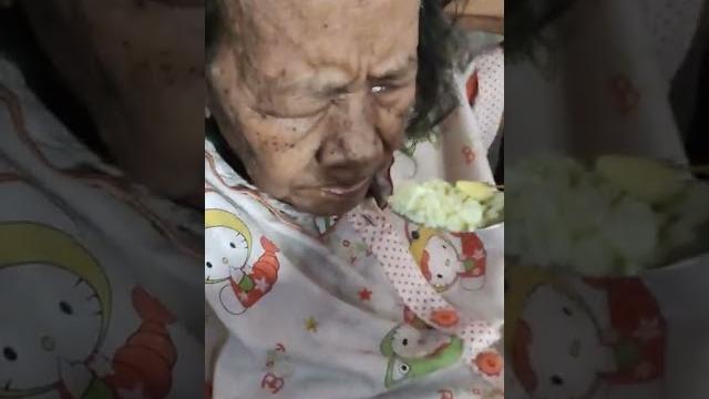 Kalian sayang nenek kalian gak guys??? #shorts #tranding #viral Kalian sayang nenek kalian gak guys??? #shorts #tranding #viral