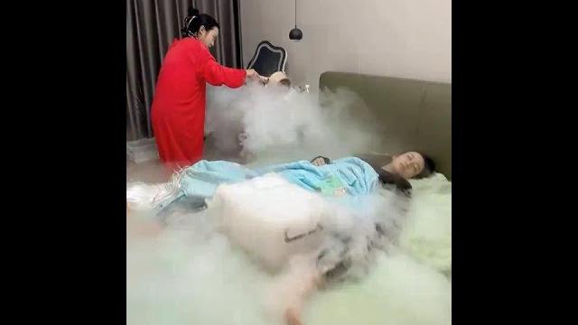 用干冰制造仙境,吓一吓我的双胞胎姐姐。 用干冰制造仙境,吓一吓我的双胞胎姐姐。
