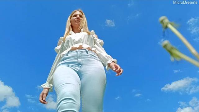Giantess walk Giantess walk