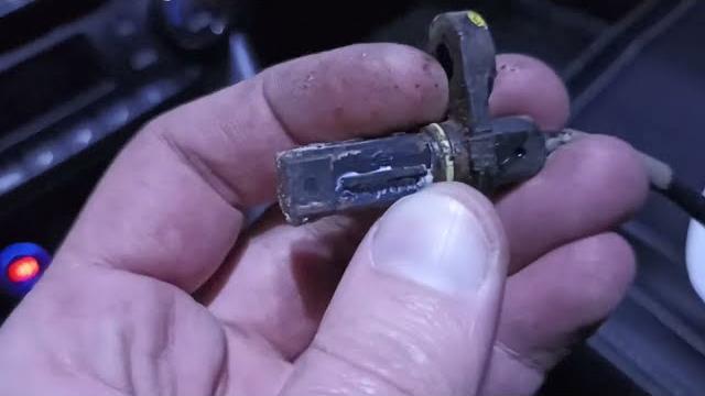 Заменил задний левый датчик абс на kia ceed jd Заменил задний левый датчик абс на kia ceed jd