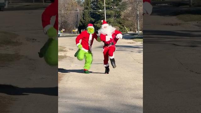 The grinch vs. santa. part 3 The grinch vs. santa. part 3