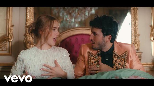 Sebastián yatra - tacones rojos (official video) Sebastián yatra - tacones rojos (official video)