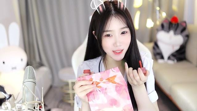 2023 06 21 18 59 12夏菲 可爱xg并存 2023 06 21 18 59 12夏菲 可爱xg并存