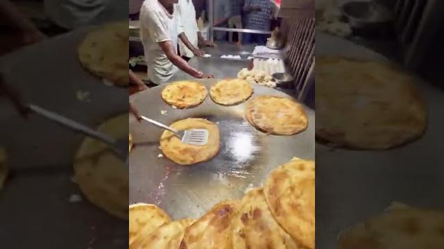 Egg roll iss tarah banta है Egg roll iss tarah banta है