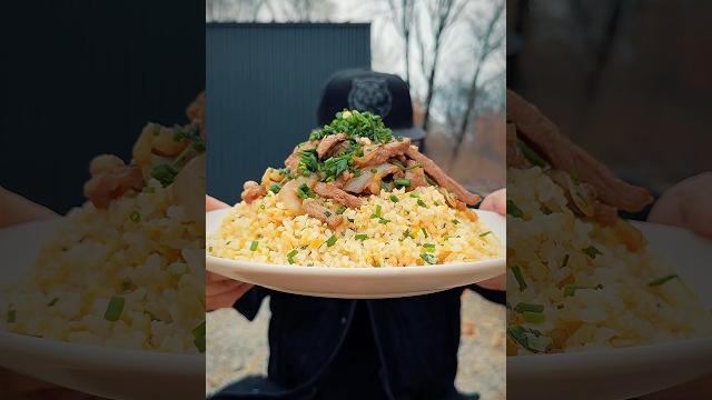 Жареный рис с яйцом и говядиной, простой и быстрый рецепт, когда под рукой есть только соевый соус. Жареный рис с яйцом и говядиной, простой и быстрый рецепт, когда под рукой есть только соевый соус.
