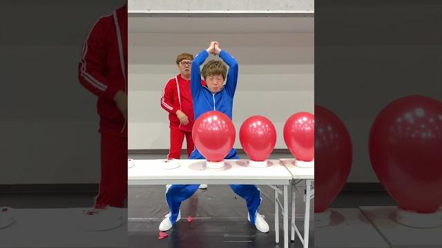 兄弟で風船割り 兄弟で風船割り