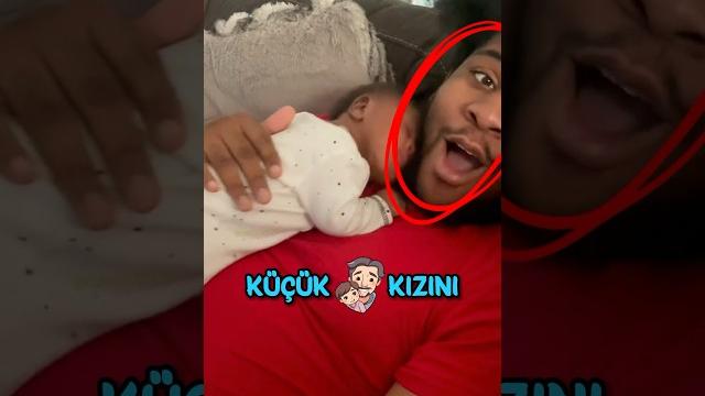 Kızından gelen sürpriz öpücük Kızından gelen sürpriz öpücük