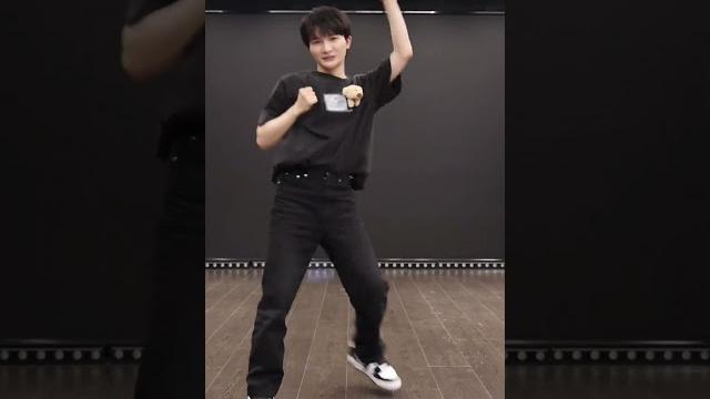 20240522 周深 charlie zhou shen 抖音更新:少管我跳舞 20240522 周深 charlie zhou shen 抖音更新:少管我跳舞