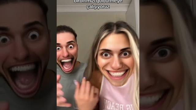 Birbirimizi güldürmeye çalışıyoruz Birbirimizi güldürmeye çalışıyoruz