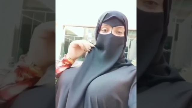 Sexy hijab girl #shorts #sexy Sexy hijab girl #shorts #sexy