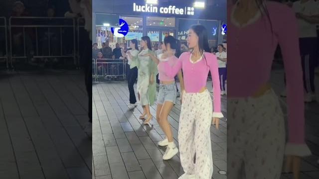 性感摇摆广场舞 性感摇摆广场舞