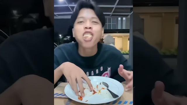 Yang menang suit makanadam menang terus sampe yg lain gak kebagian Yang menang suit makanadam menang terus sampe yg lain gak kebagian