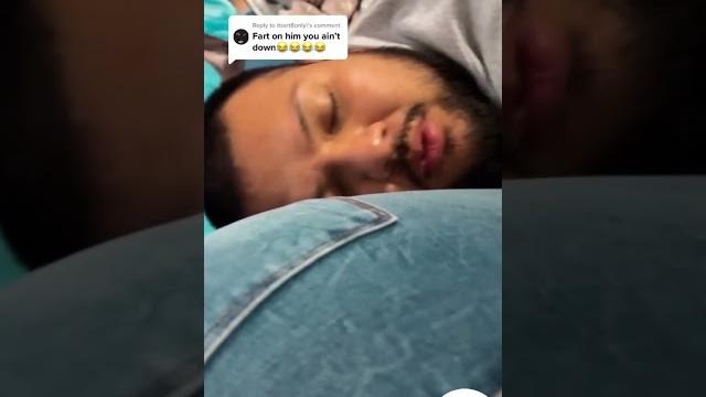 Girlfriend farting on her sleeping boyfriend face! Girlfriend farting on her sleeping boyfriend face!