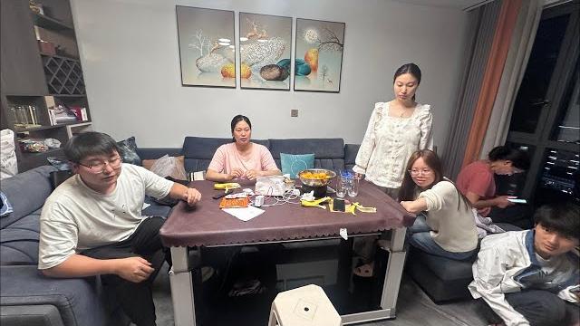 姐姐刚做完手术,我们来看看她 姐姐刚做完手术,我们来看看她
