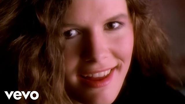 Edie brickell & new bohemians - what i am (official music video) Edie brickell & new bohemians - what i am (official music video)