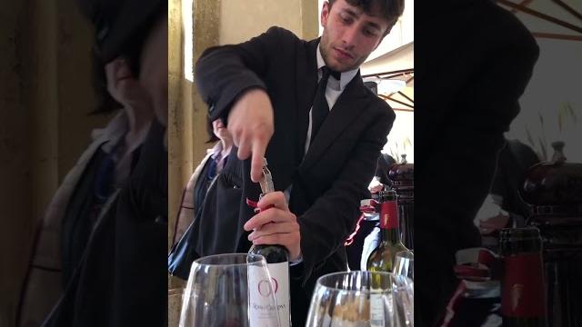 How did he do that with the cork??? that’s elegant table service!! How did he do that with the cork??? that’s elegant table service!!