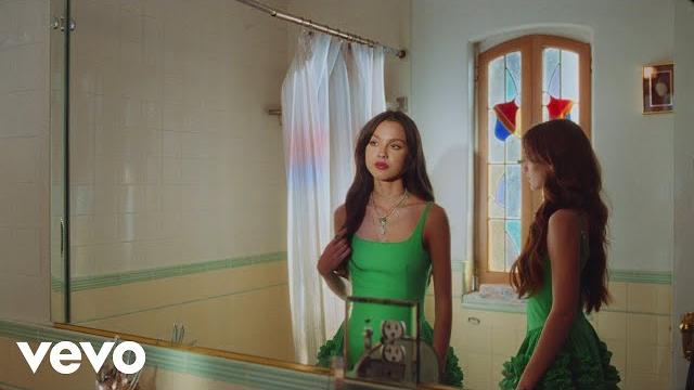 Olivia rodrigo - deja vu (official video) Olivia rodrigo - deja vu (official video)