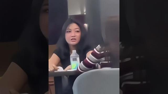 Erika putri vs berliana lovelli Erika putri vs berliana lovelli