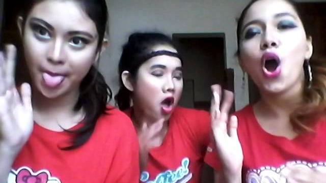 Goyang oplosan trio lipstik Goyang oplosan trio lipstik
