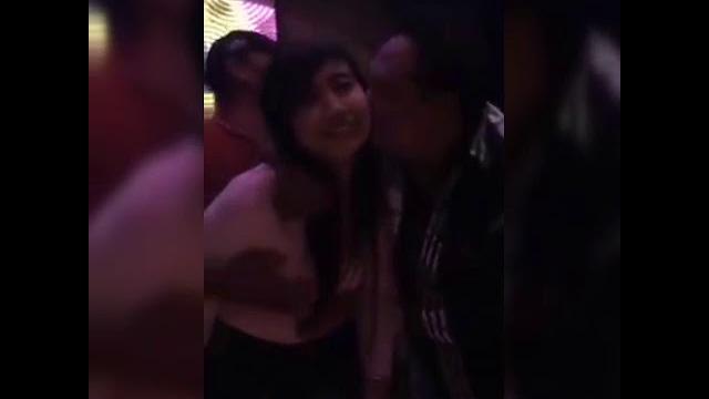 Pekerjaan pemandu karaoke Pekerjaan pemandu karaoke