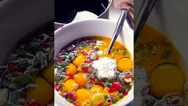 Indonesian giant omelette street food | #shorts #indonesia #indonesianstreetfood #omlette Indonesian giant omelette street food | #shorts #indonesia #indonesianstreetfood #omlette